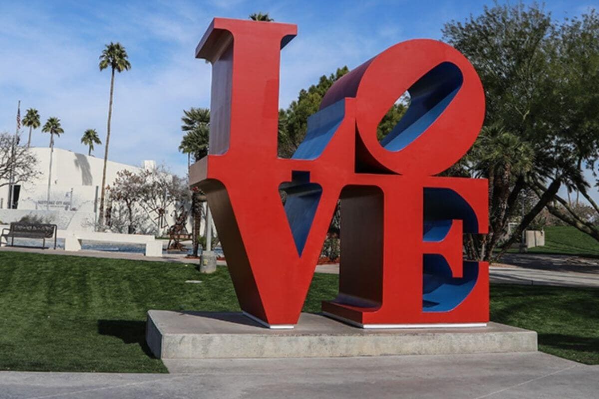 civic center plaza Scottsdale LOVE sign instagram photo spot 