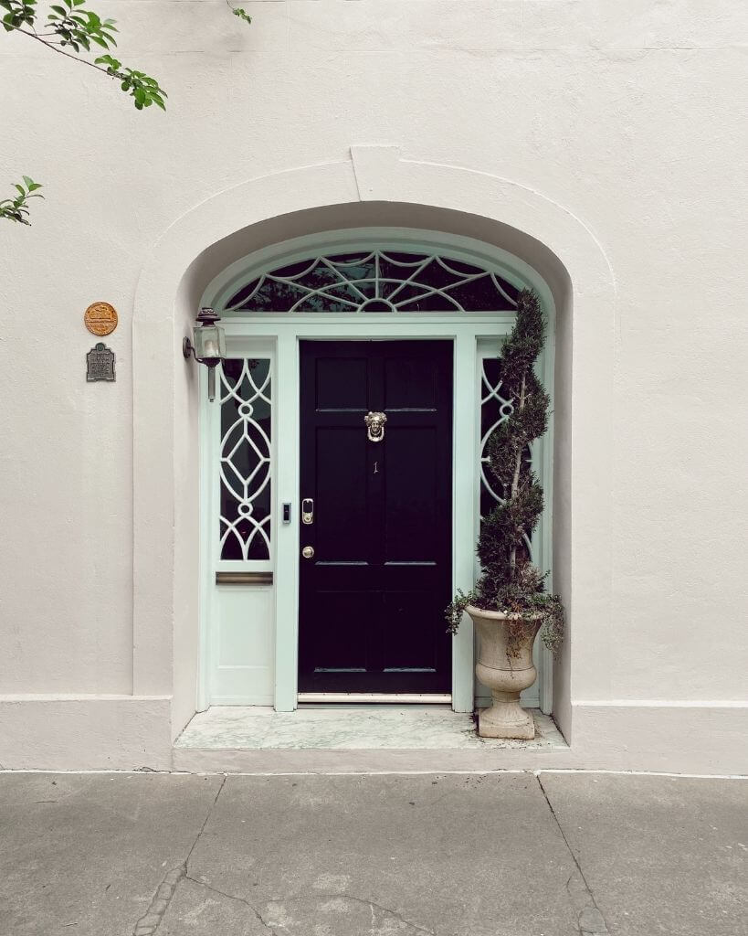 navy blue door in the french quarter in charleston south carolina