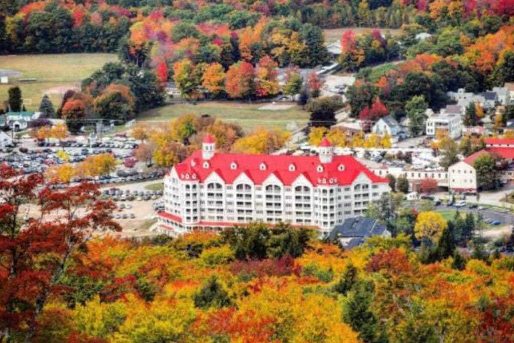 riverwalk resort with fall colors in lincoln nh
