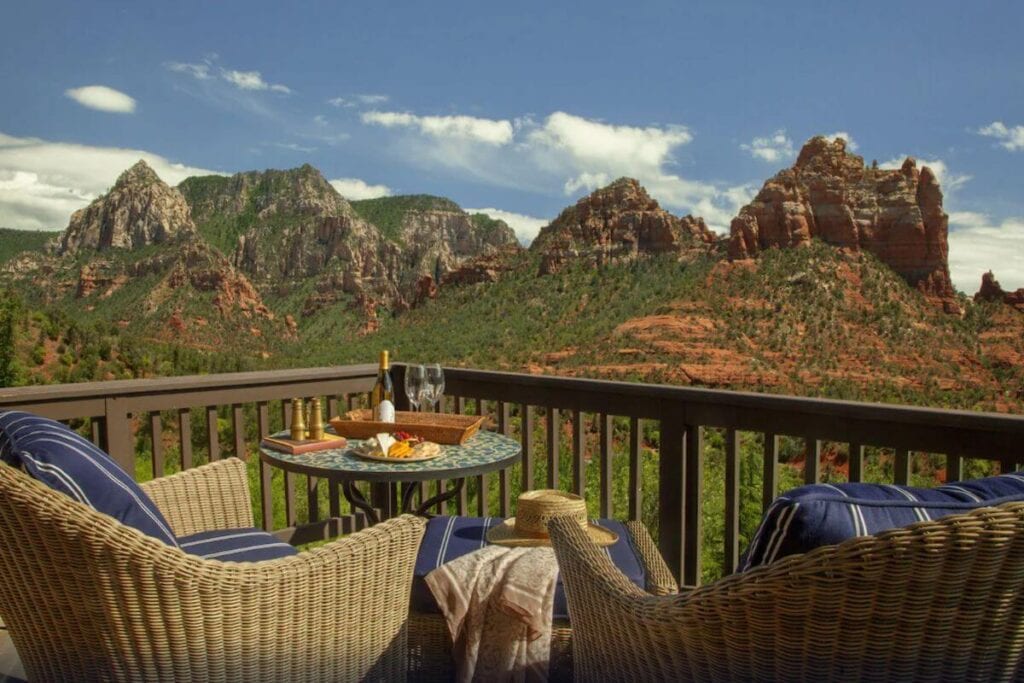 L'Auberge de Sedona deck with a view of red rocks