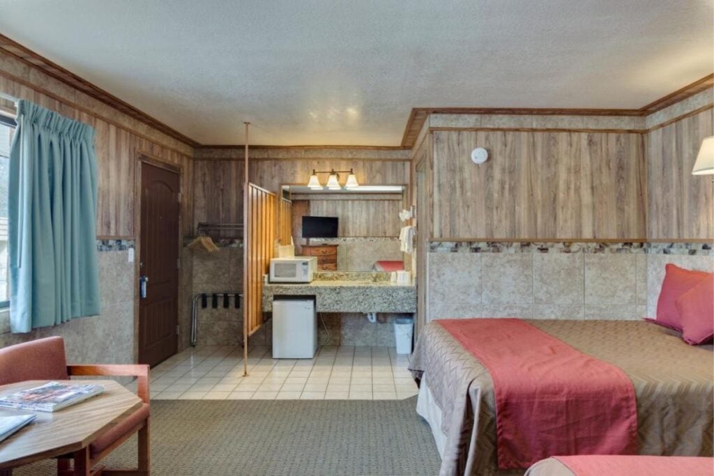 cozy room at zion park motel