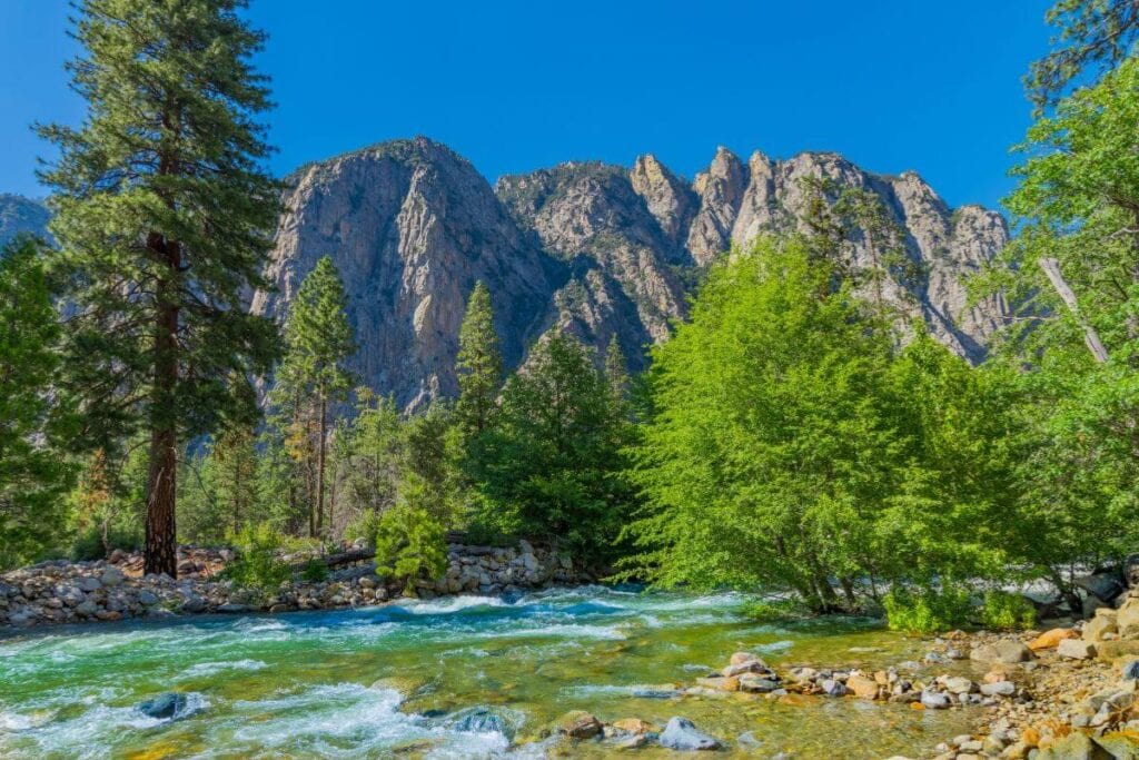 turquoise blue water flowing through mountains in kings canyon national park