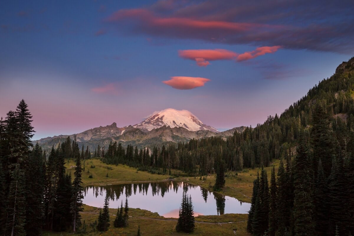 sunset over mt rainier national park alpine lake