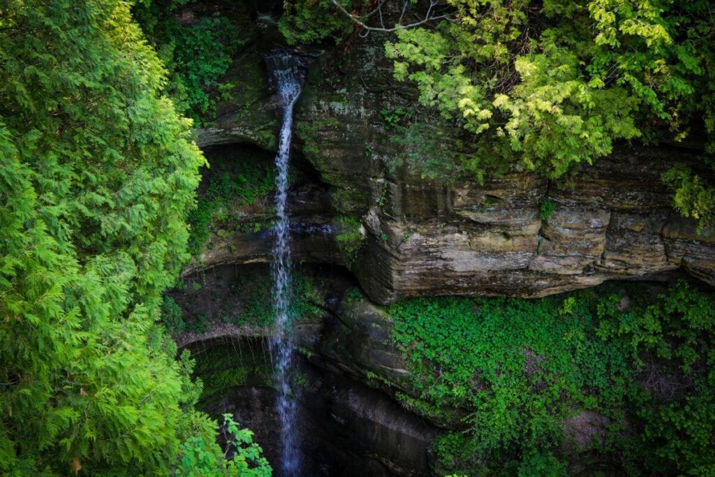 starved rock state park illinois waterfall