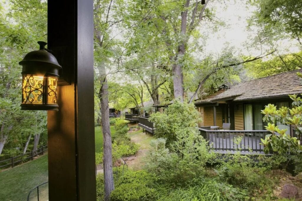 nature setting around L’Auberge de Sedona