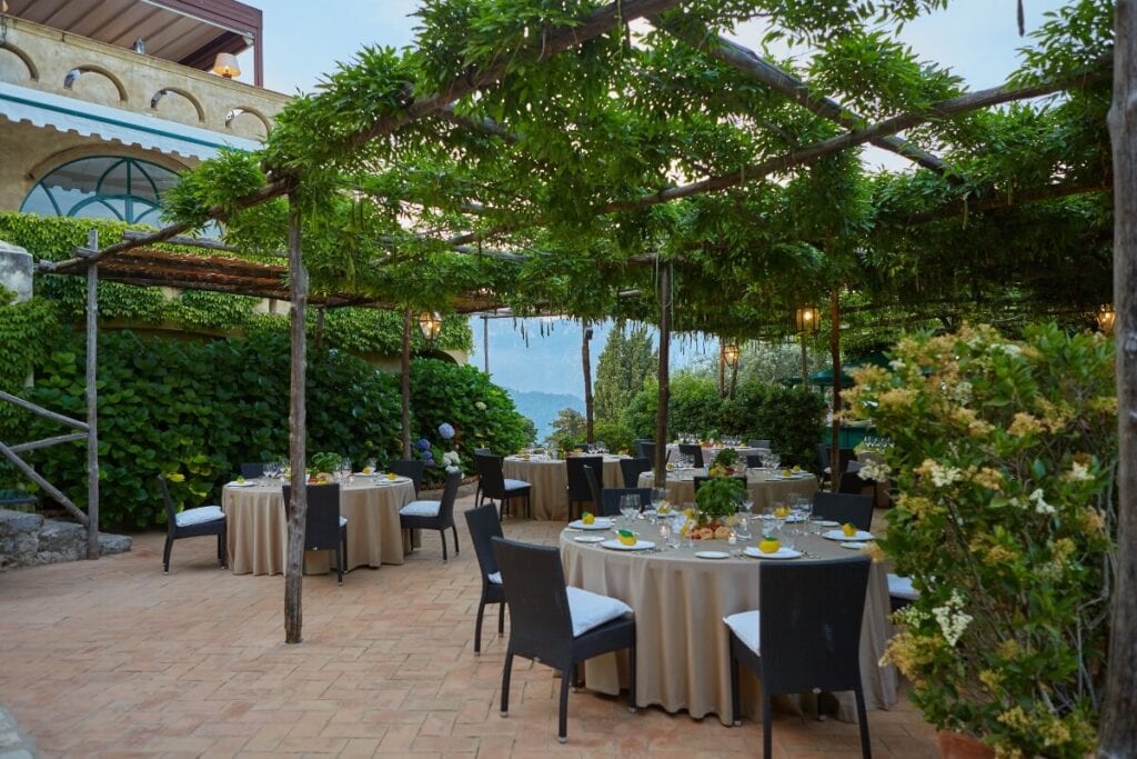 green garden area in Villa Cimbrone